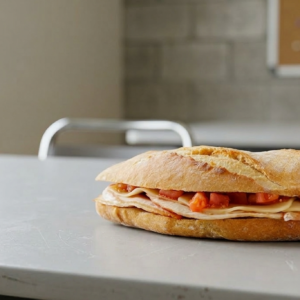 bocadillo de pollo con queso